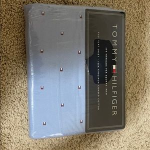 Tommy Hilfiger 250 full flat sheet nwot